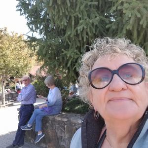 Meet your Posher, Leanore